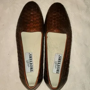 VTG Trotters loafers shoes brown 100% leather sz 7 NWOT
