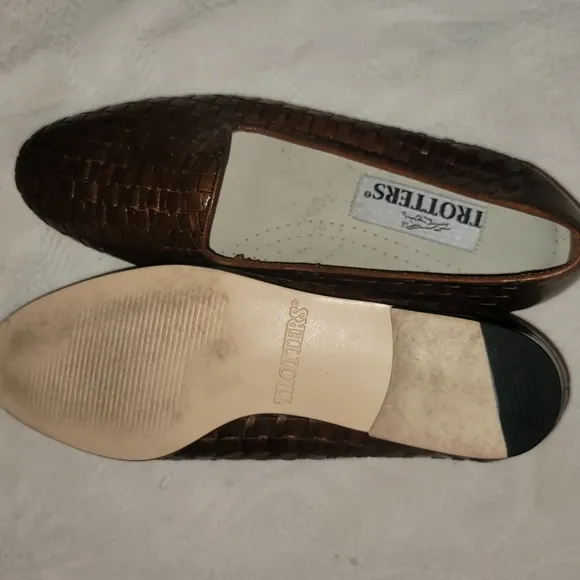 VTG Trotters loafers shoes brown 100% leather sz 7 NWOT