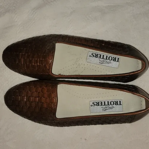 VTG Trotters loafers shoes brown 100% leather sz 7 NWOT