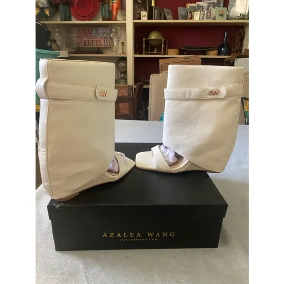 Women's Azalea Wang Dana-Bone wedge booties White, Size 7.5