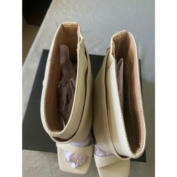 Women's Azalea Wang Dana-Bone wedge booties White, Size 7.5