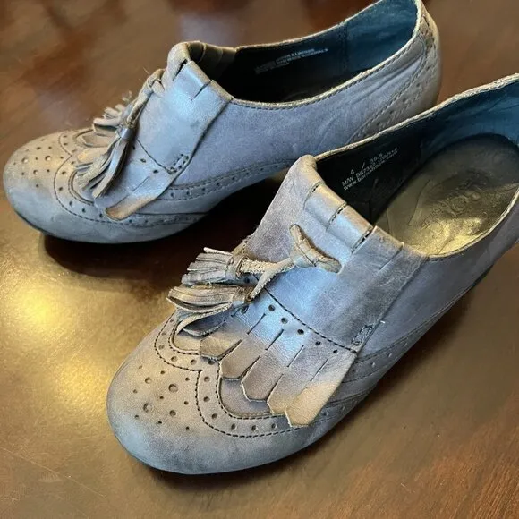 Women's Born Gray Leather Shoes. Size 6