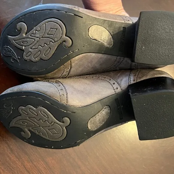 Women's Born Gray Leather Shoes. Size 6