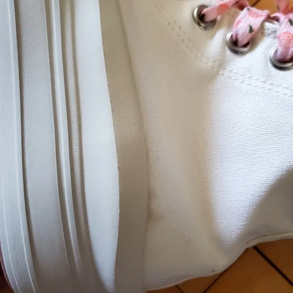 Women's Converse  Platform Peaches 'Cherry Blossom Size 9.5