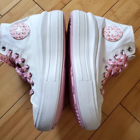 Women's Converse  Platform Peaches 'Cherry Blossom Size 9.5
