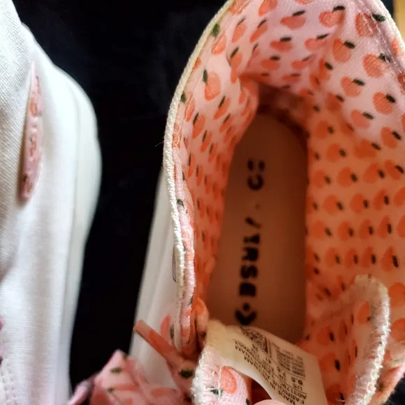 Women's Converse  Platform Peaches 'Cherry Blossom Size 9.5