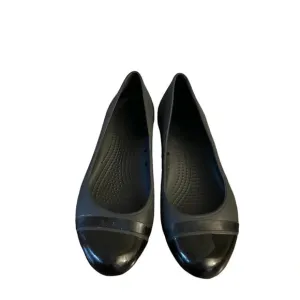 Womens Crocs Black Patent Cap Toe Ballet Flat  Slip On Shoes Sz 8 Like New