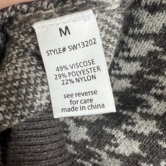 Women’s Medium Cropped Gray Houndstooth Pattern Sweater