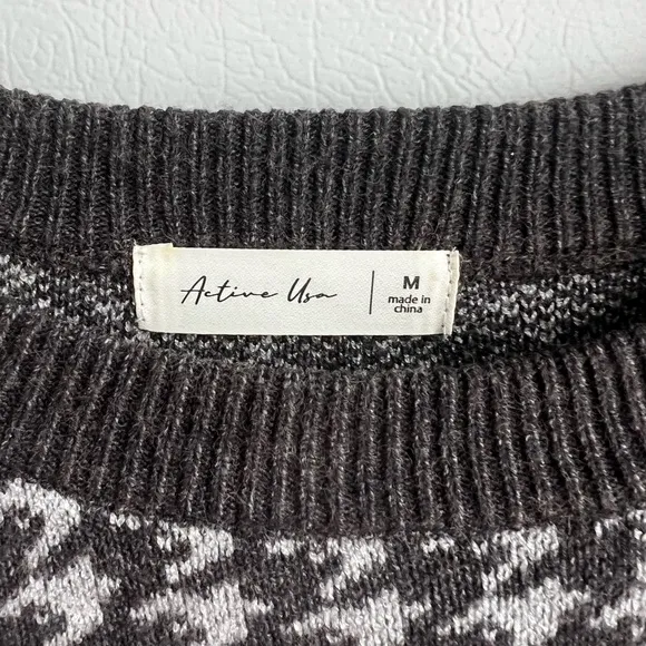 Women’s Medium Cropped Gray Houndstooth Pattern Sweater