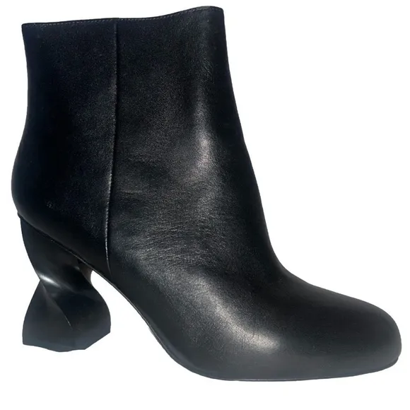 Women's Opening Ceremony Twisted Heel Black Zip Boots S 9.5