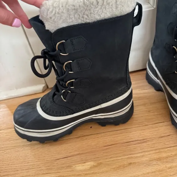 Women's Sorel Caribou Boots Size 6