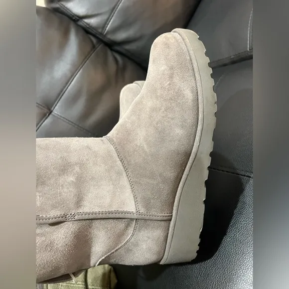 Womens UGG Australia Kristin Warm Winter Boots - light grey color size 9