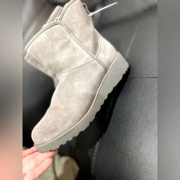 Womens UGG Australia Kristin Warm Winter Boots - light grey color size 9