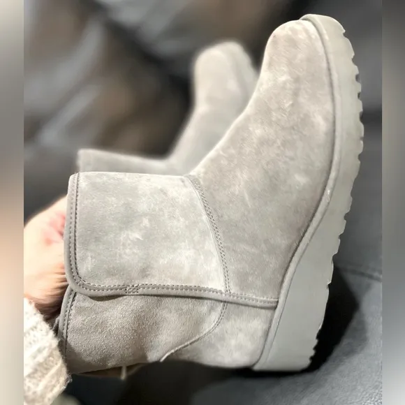 Womens UGG Australia Kristin Warm Winter Boots - light grey color size 9