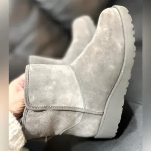 Womens UGG Australia Kristin Warm Winter Boots - light grey color size 9