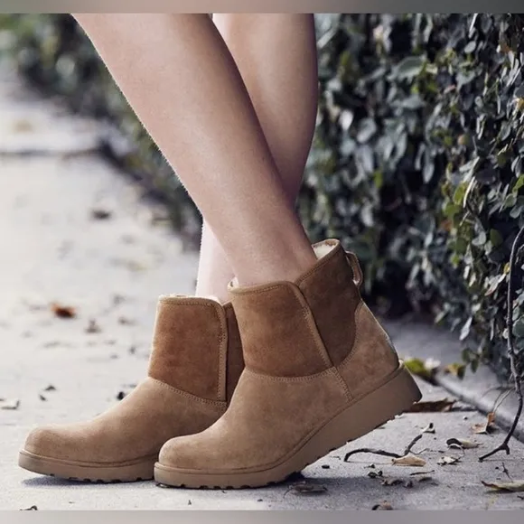 Womens UGG Australia Kristin Warm Winter Boots - light grey color size 9