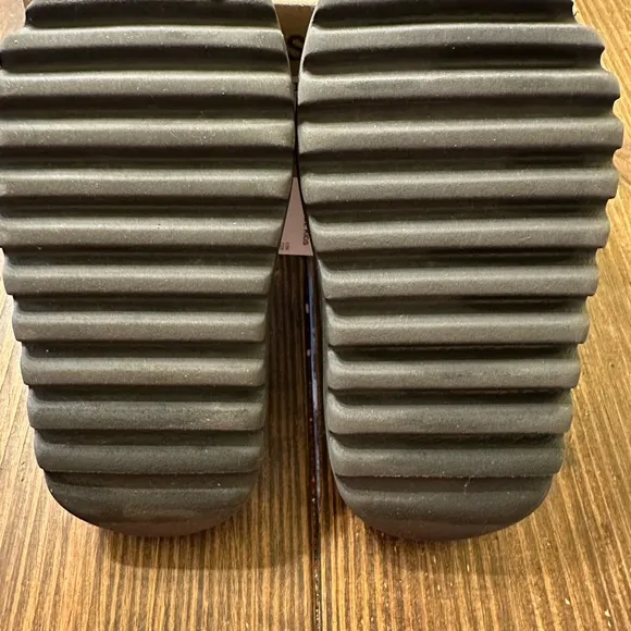 Yeezy Slide Kids ONYX Size 12K