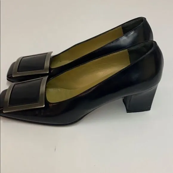 Yves Saint Laurent Buckle pumps B20