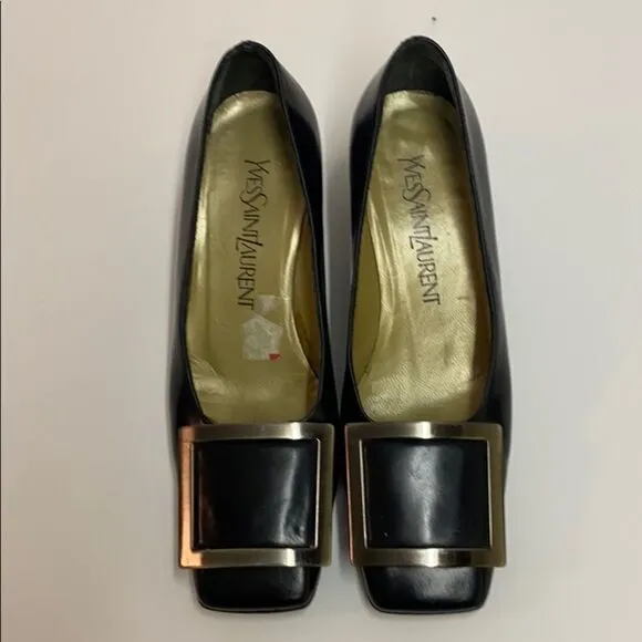 Yves Saint Laurent Buckle pumps B20