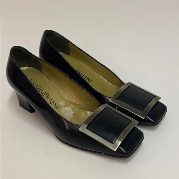 Yves Saint Laurent Buckle pumps B20