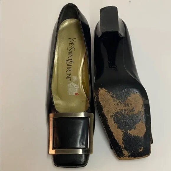 Yves Saint Laurent Buckle pumps B20